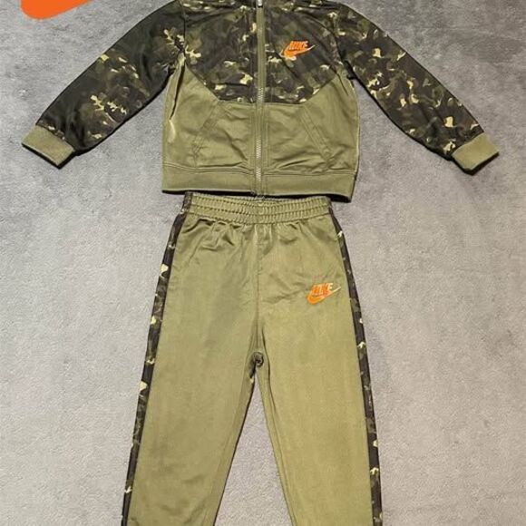 Nike 2PC Baby Boy Green Camouflage Tracksuit - Picture 7 of 8